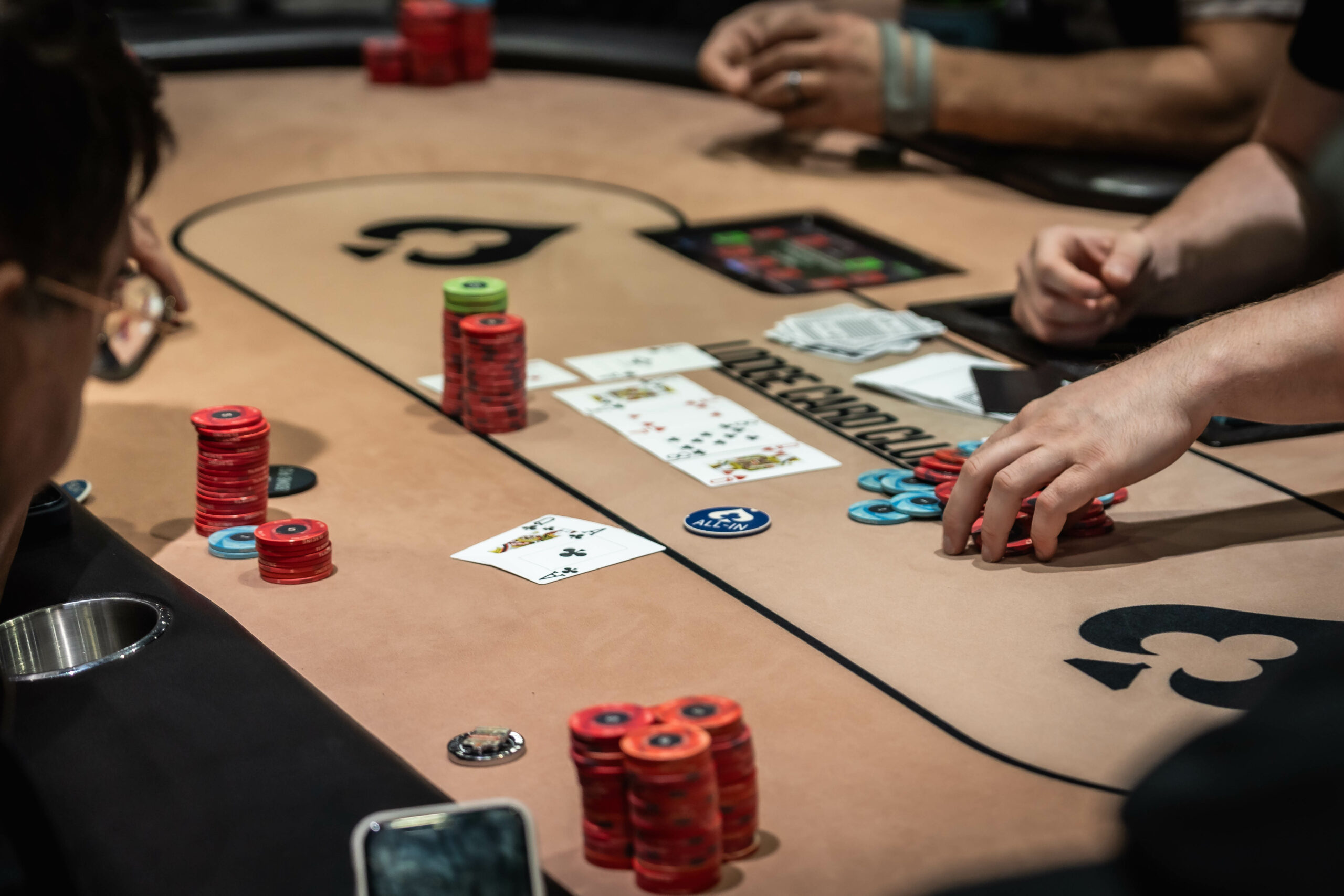 Doug Polk Hands Out $100 to Every Player Seated at Popular Texas Poker Room